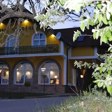 Vénusz Panzió és Vendéglő Bed & Breakfast 3*