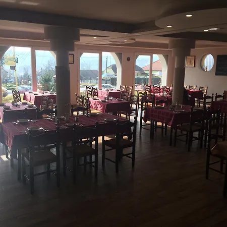 Venusz Panzio Es Vendeglo Bed & Breakfast