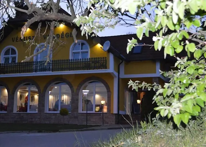 Venusz Panzio Es Vendeglo Bed & Breakfast 3*